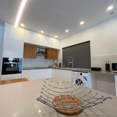 Elegant Near Landmark - Efterpis By Platform 357