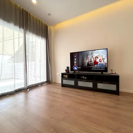 Appartement Elegant Near Landmark - Efterpis By Platform 357 *